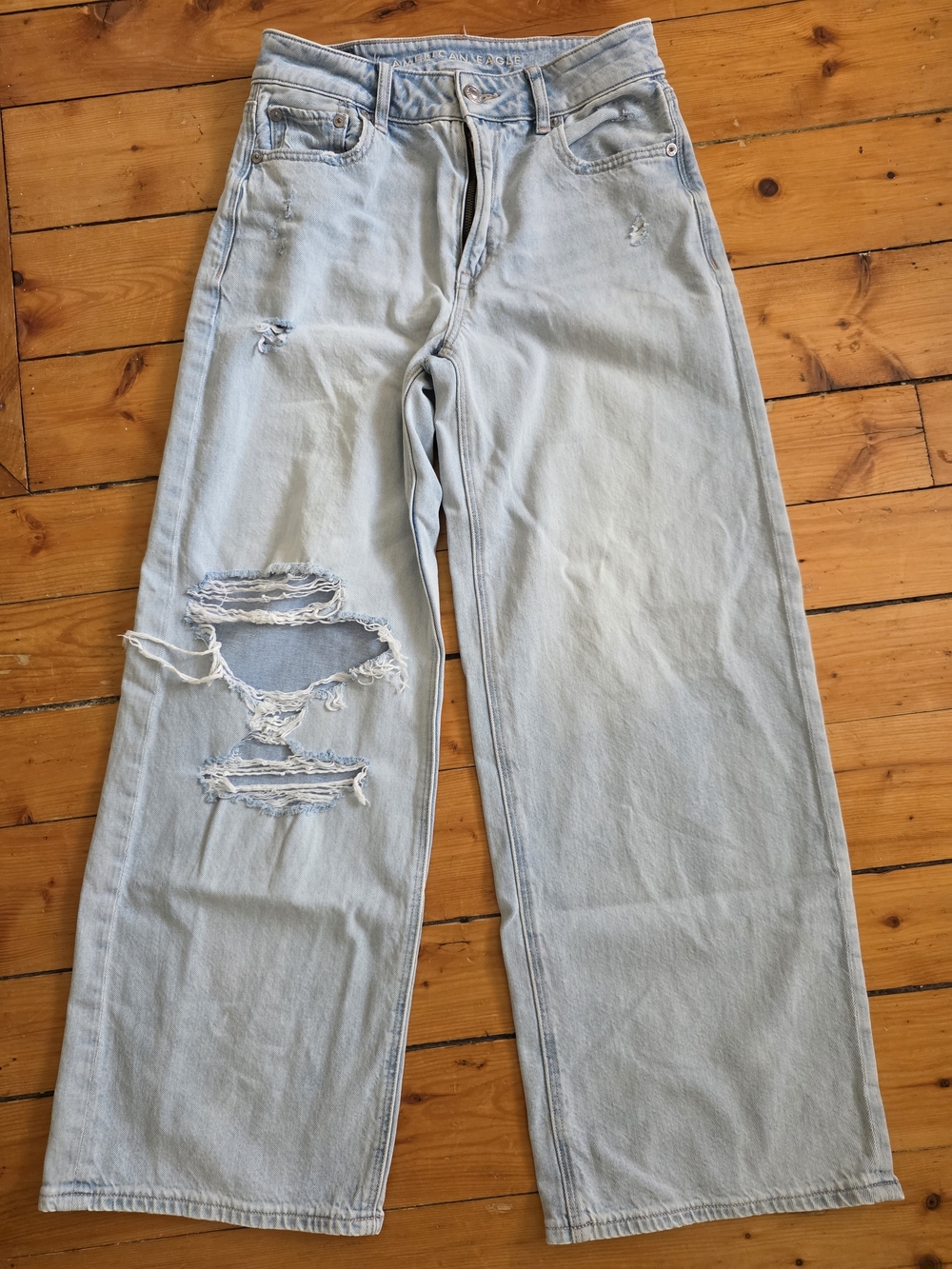 American Eagle Super High Rise Wide Leg Ankle Jeans - Strigid 26 Waist